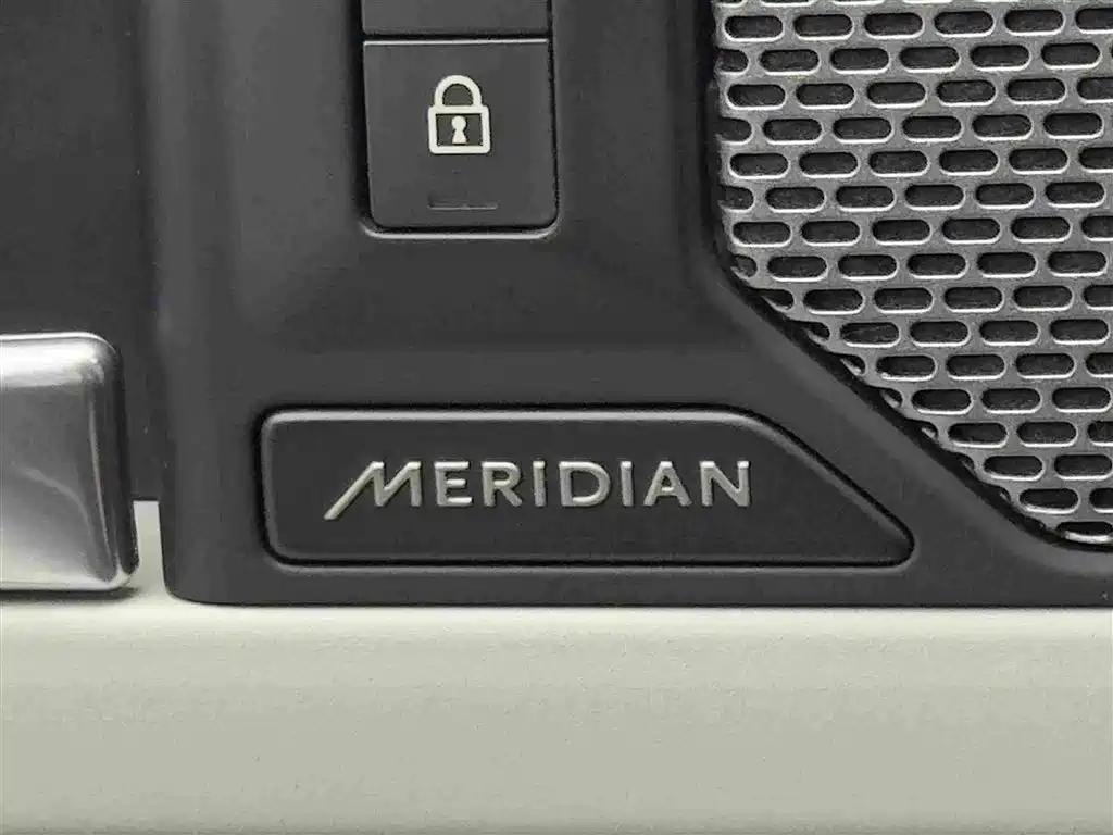Land Rover Defender — миниатюра 15