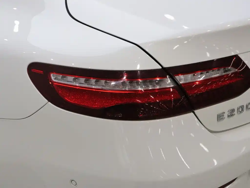 Mercedes-Benz E-Class (Import) — миниатюра 19