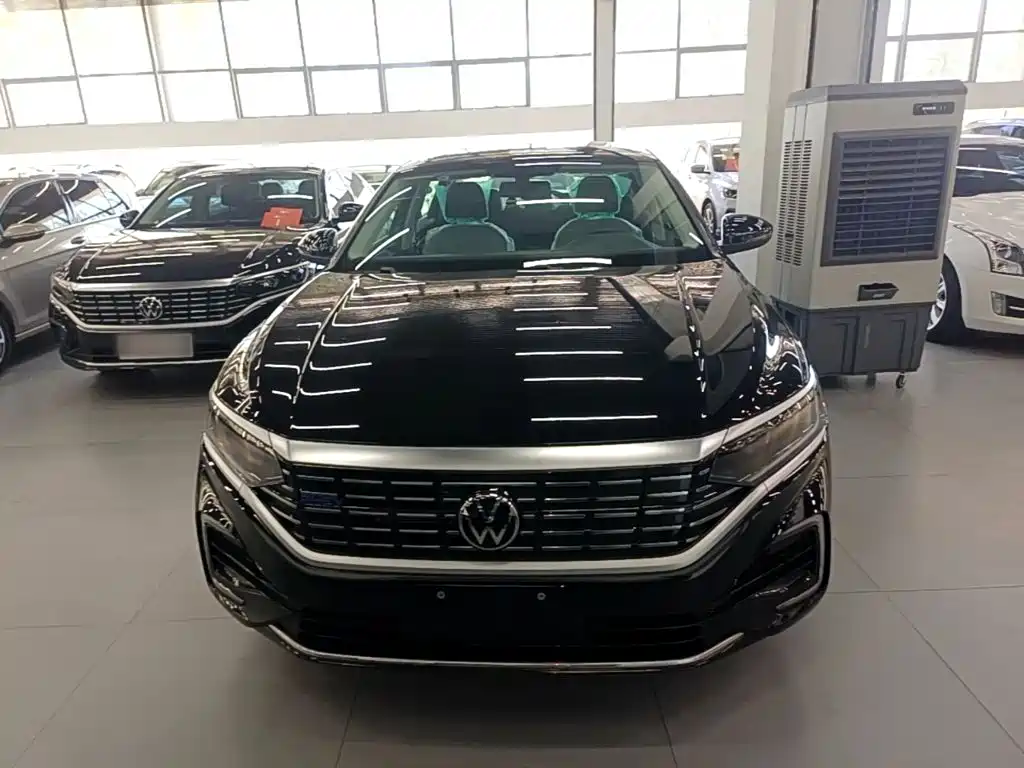 Volkswagen Passat PHEV — миниатюра 3