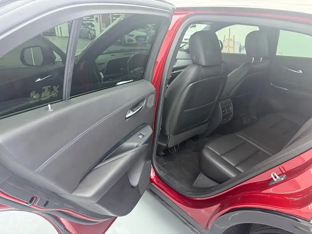 Cadillac XT4 — миниатюра 9