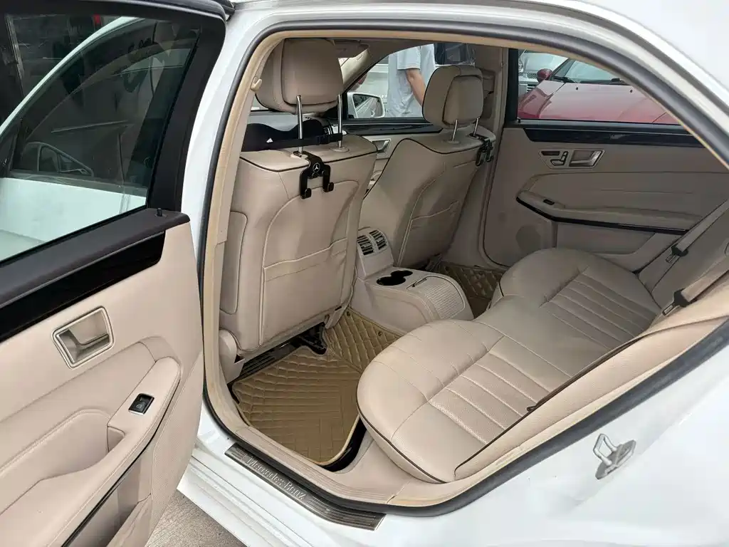 Mercedes-Benz E-Class — миниатюра 5