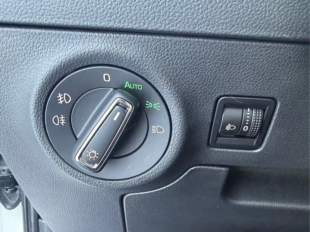 Skoda Karoq — миниатюра 8