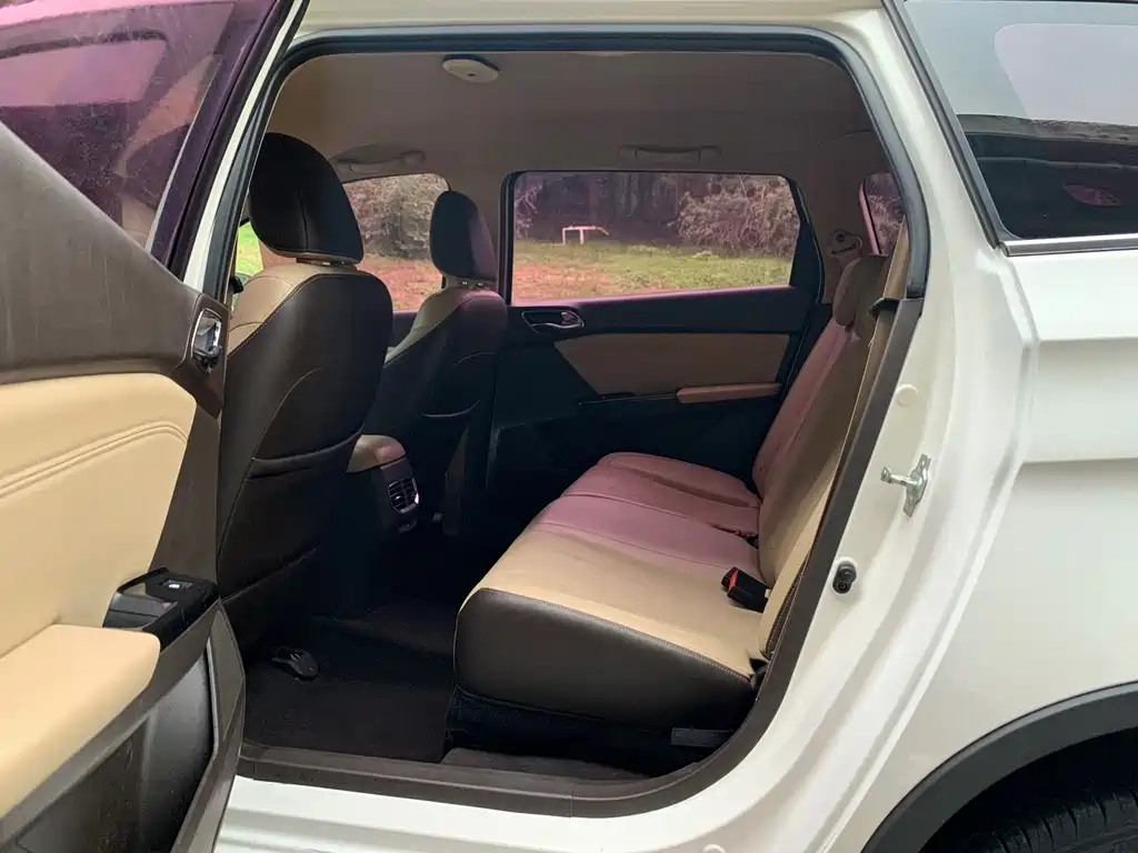 Baojun 310W — миниатюра 8