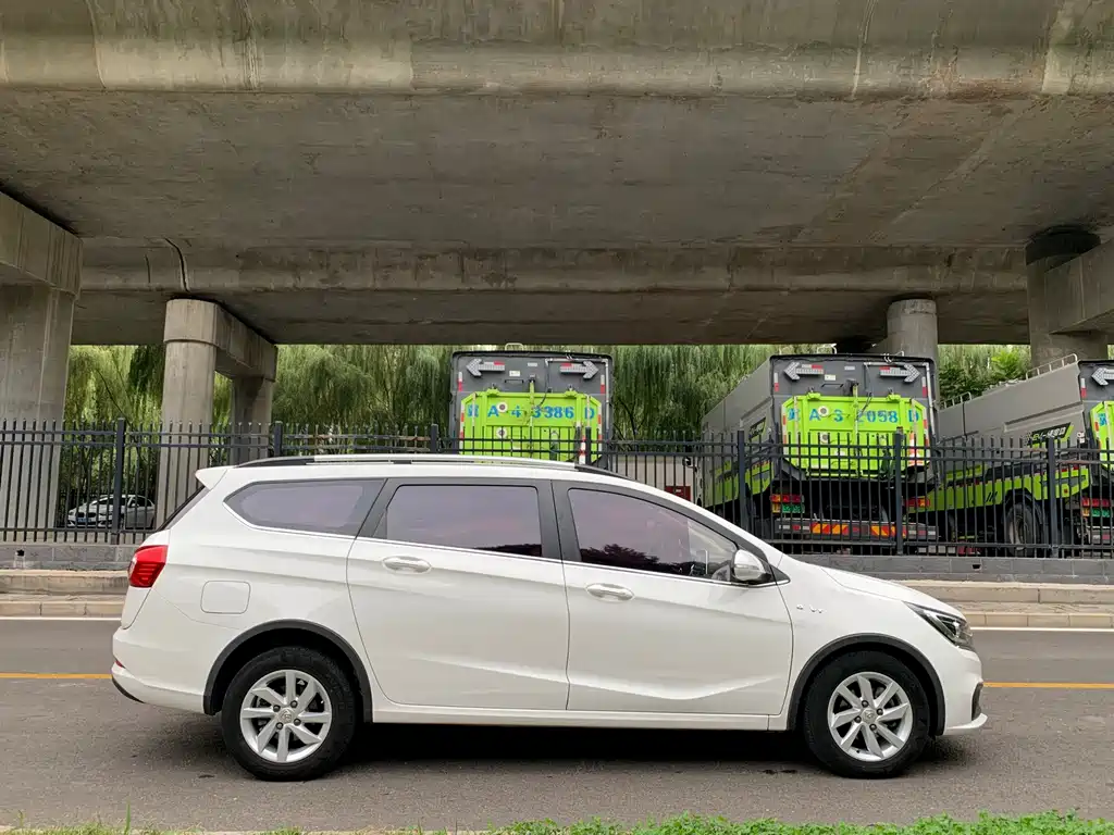 Baojun 310W — миниатюра 6