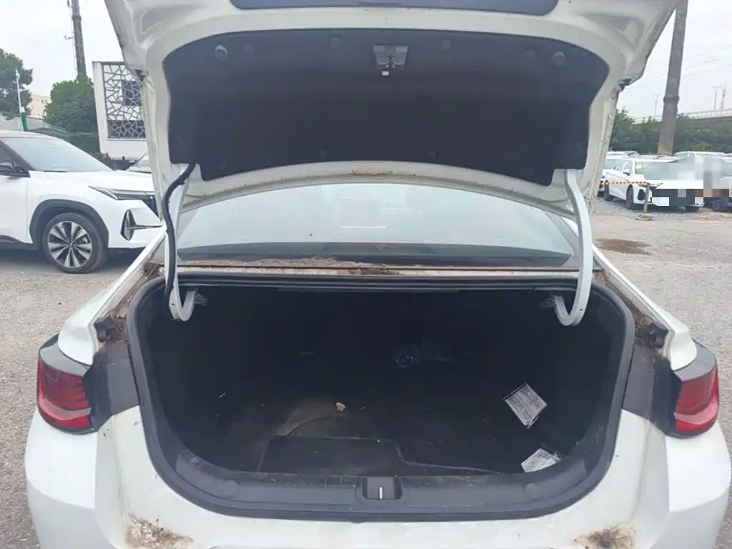 Geely Emgrand L — миниатюра 10