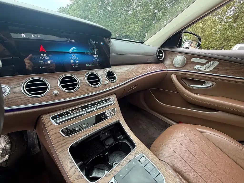 Mercedes-Benz E-Class — миниатюра 7