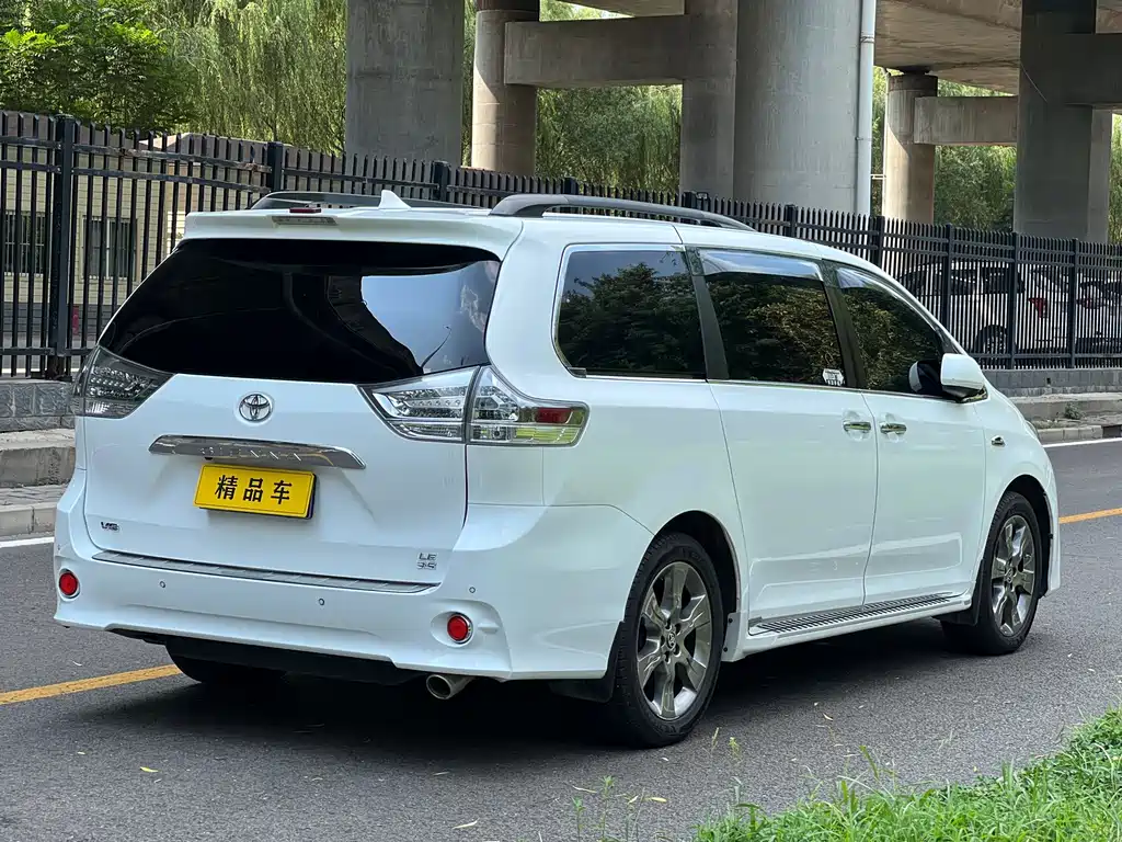 Toyota Sienna 3.5L 2WD LE, фото 7