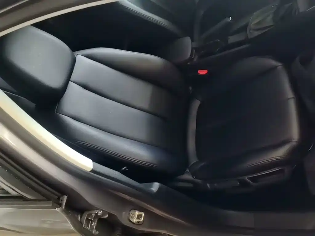 Peugeot 308 — миниатюра 25