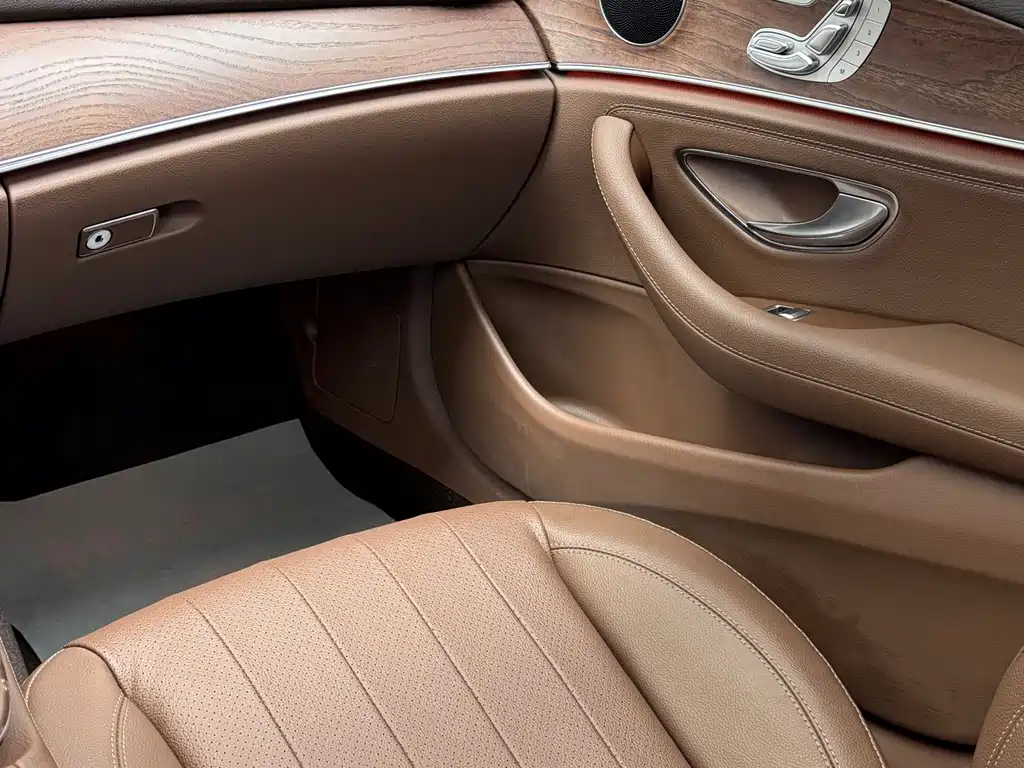 Mercedes-Benz E-Class — миниатюра 29