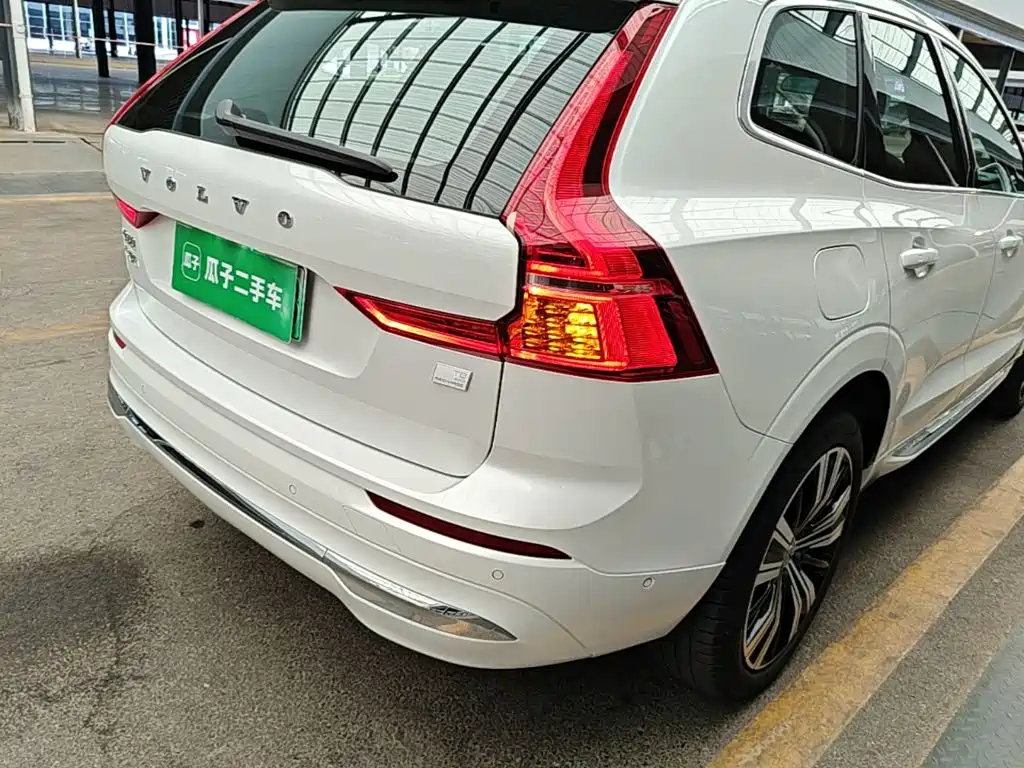 Volvo XC60 PHEV — миниатюра 8