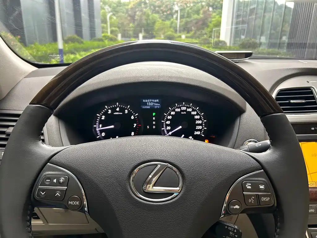Lexus ES — миниатюра 9