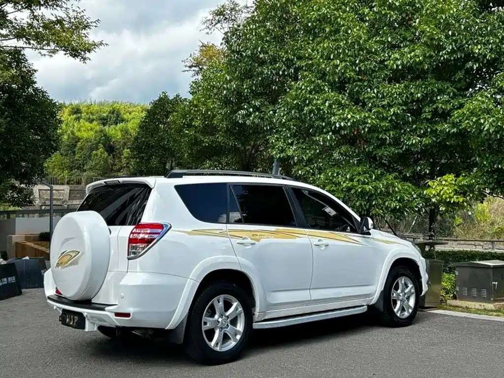Toyota RAV4 — миниатюра 7