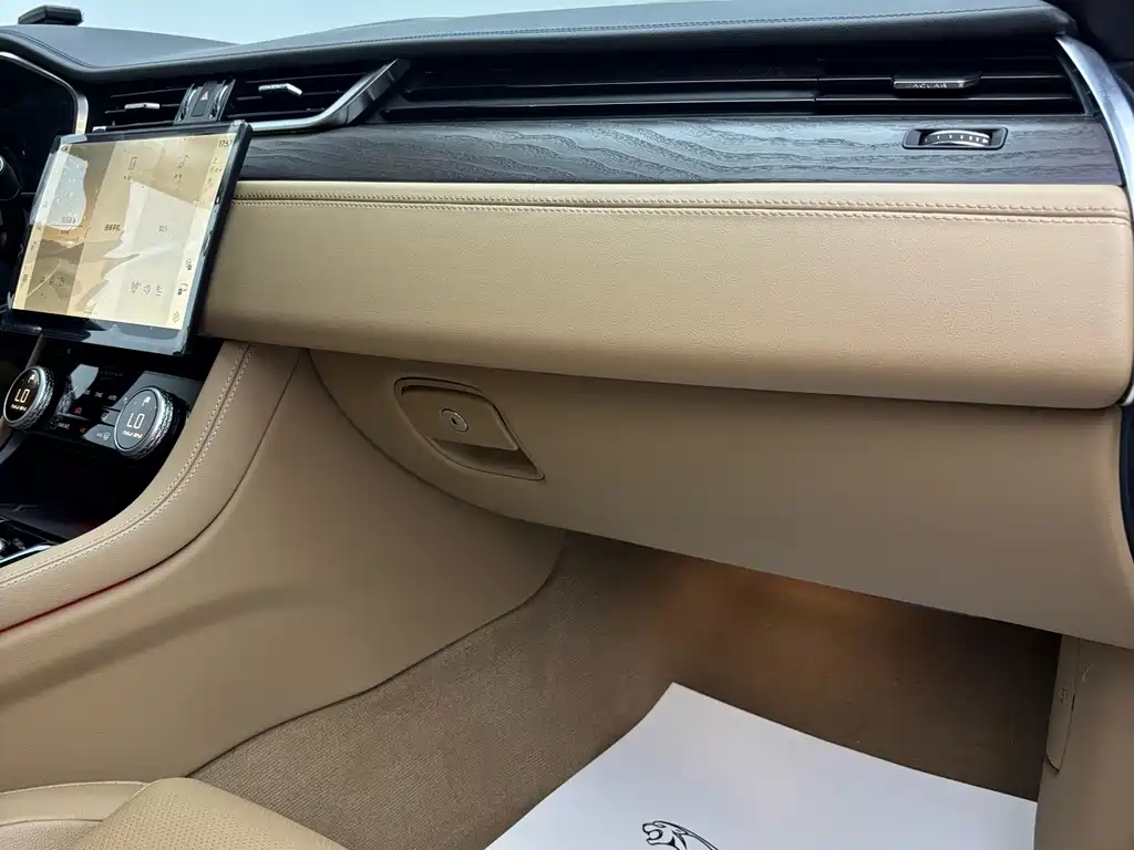 Jaguar XFL — миниатюра 15
