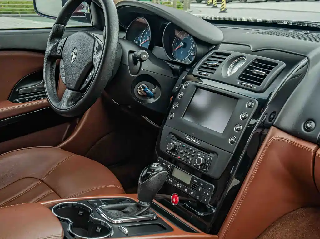 Maserati Quattroporte — миниатюра 17