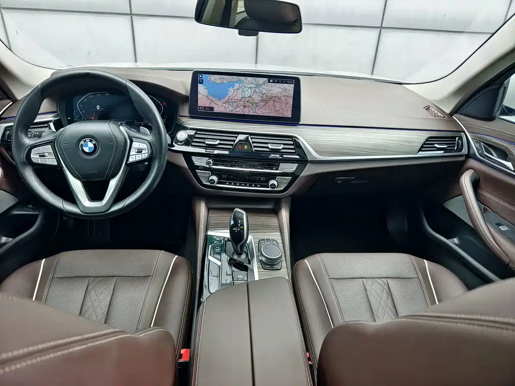 BMW 5 Series — миниатюра 9