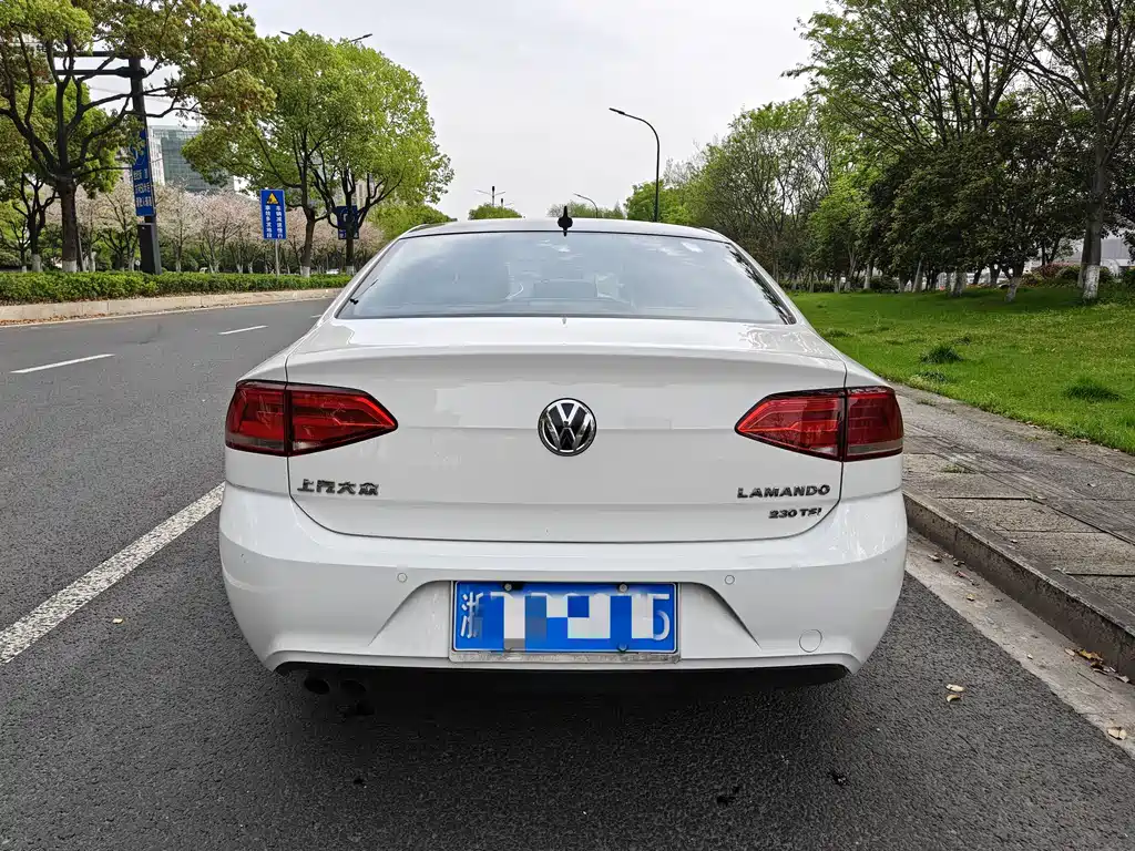 Volkswagen Lamando 2018 230TSI DSG