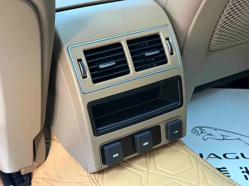 Jaguar XFL — миниатюра 11