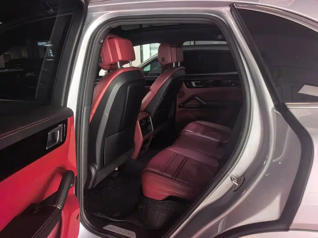 Porsche Cayenne — миниатюра 7