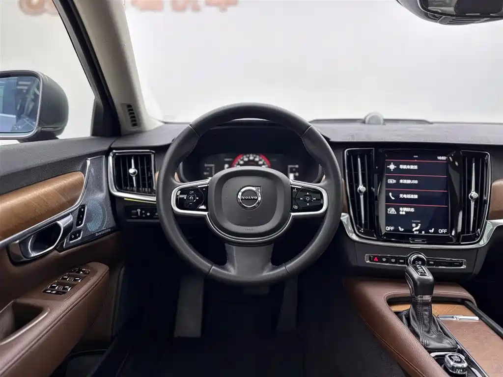 VOLVO S90