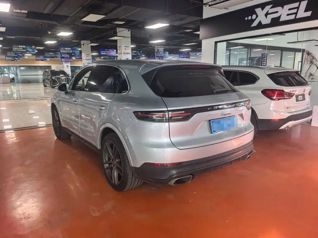 Porsche Cayenne — миниатюра 11