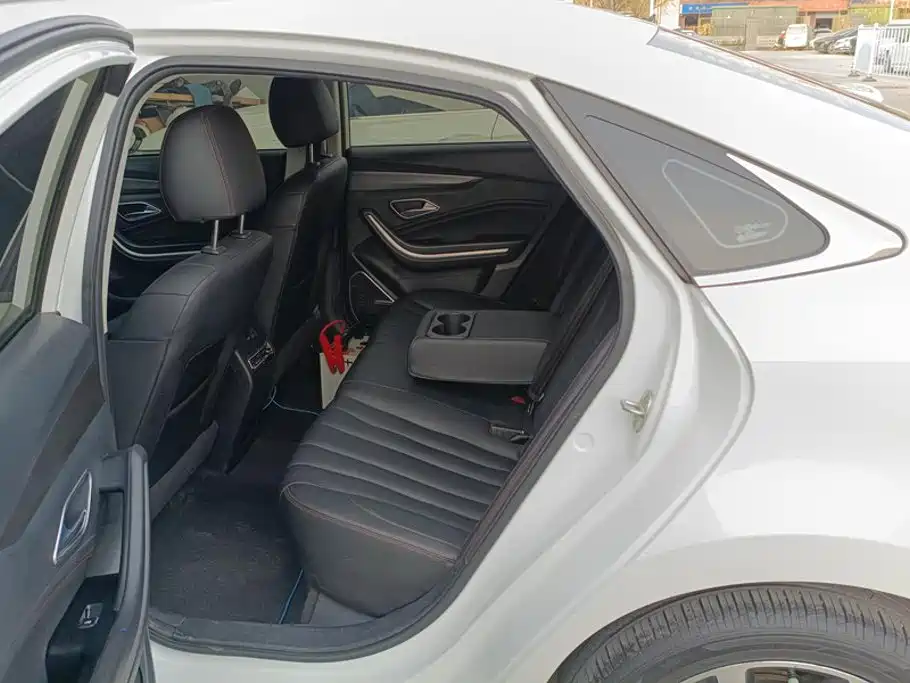 BAIC U7 — миниатюра 11