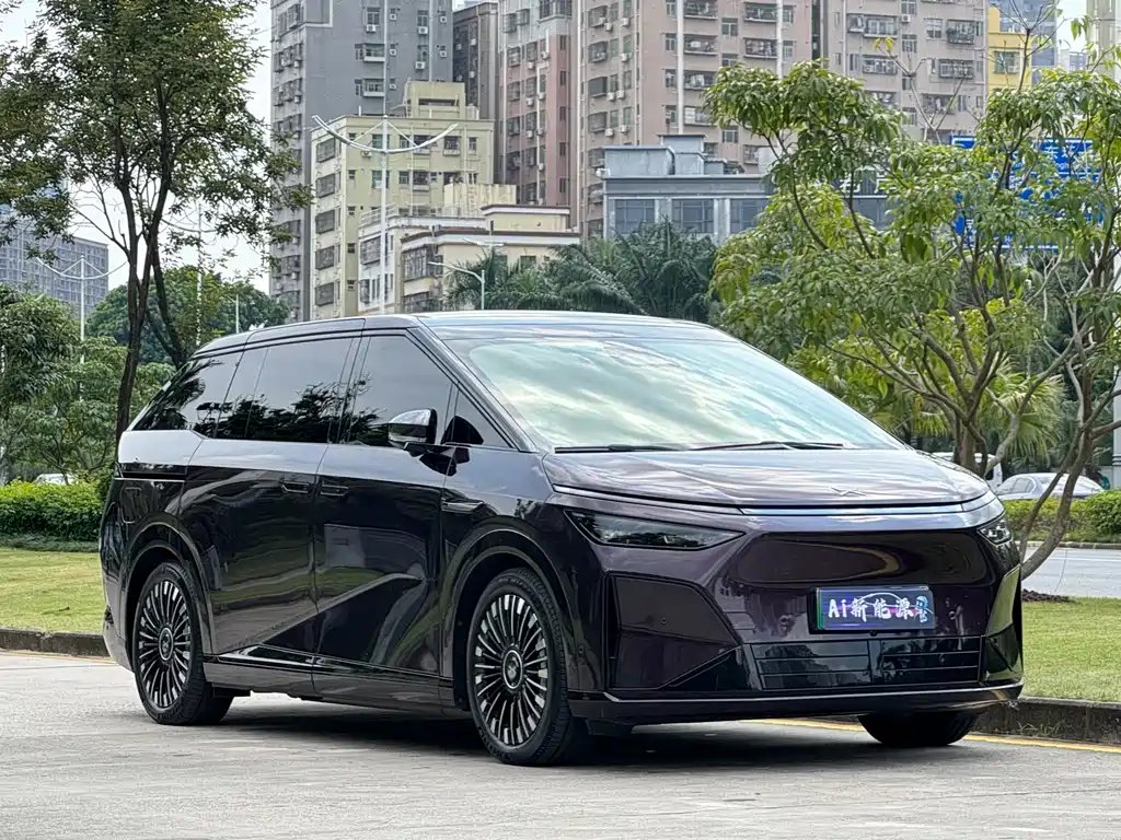 XPeng X9 — миниатюра 3