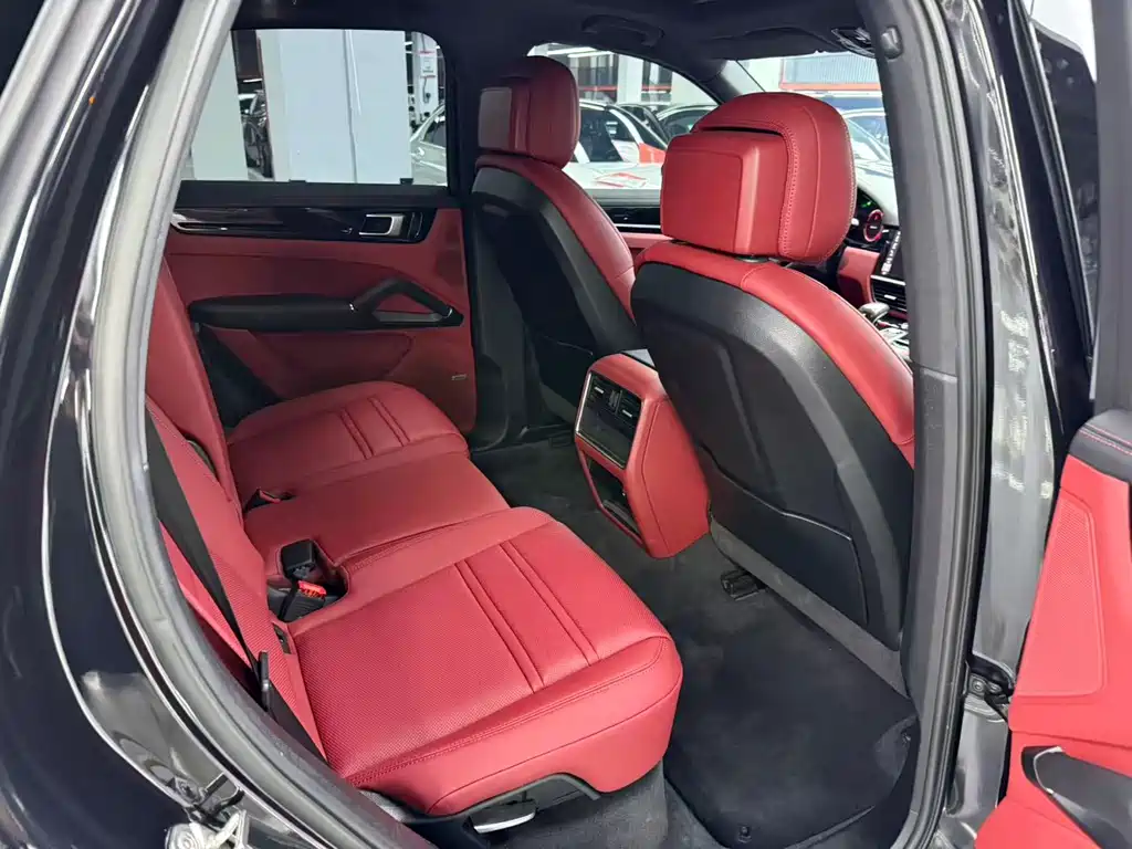 Porsche Cayenne — миниатюра 13