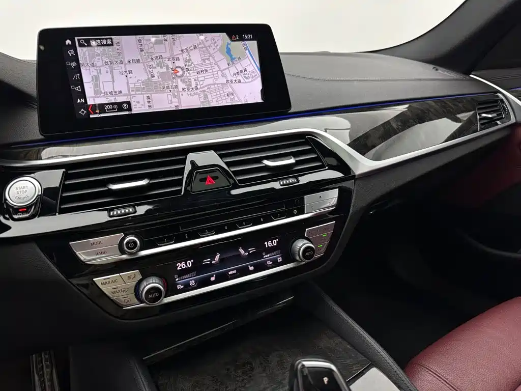 BMW 5 Series — миниатюра 12