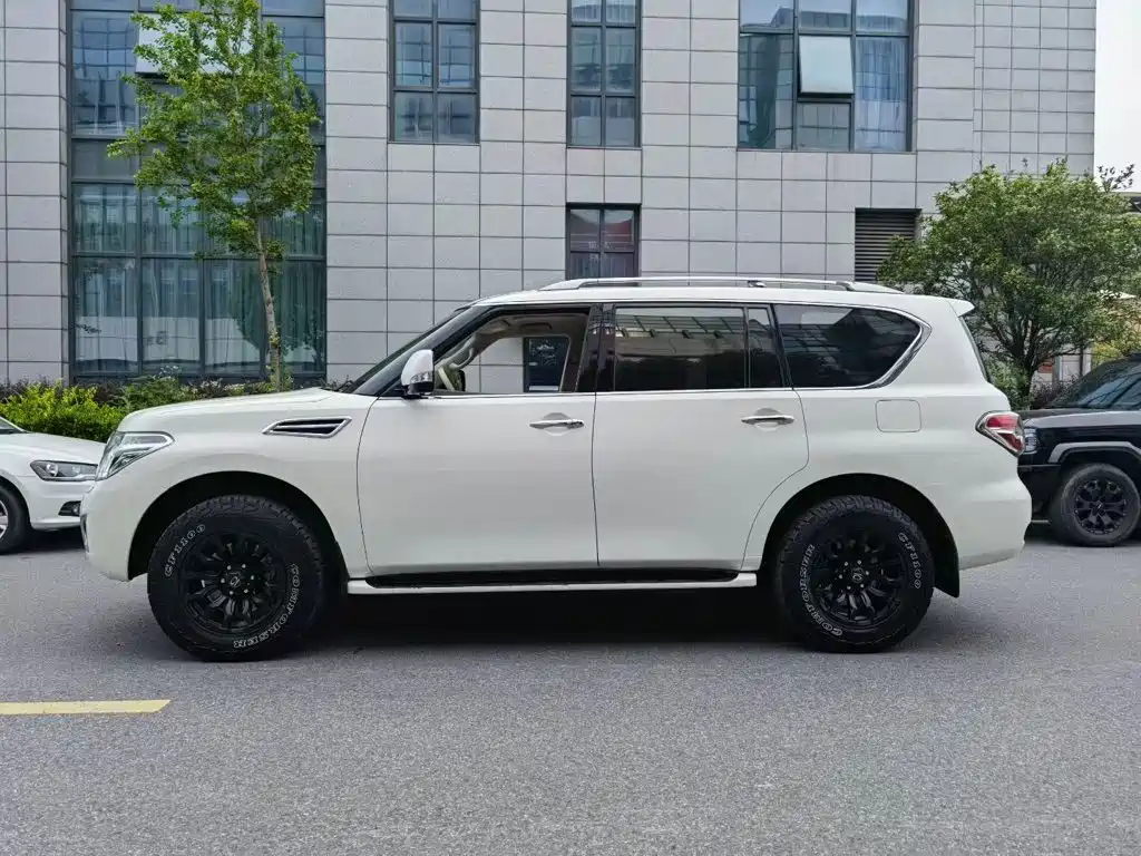 Nissan Patrol — миниатюра 9