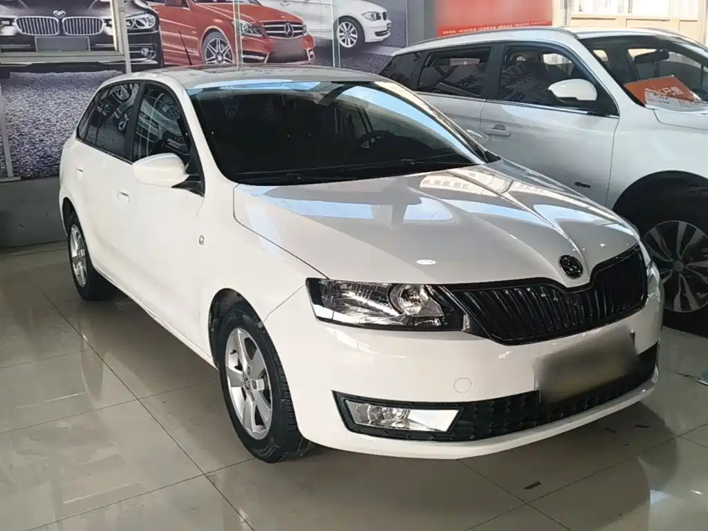 Skoda Rapid Spaceback — миниатюра 4