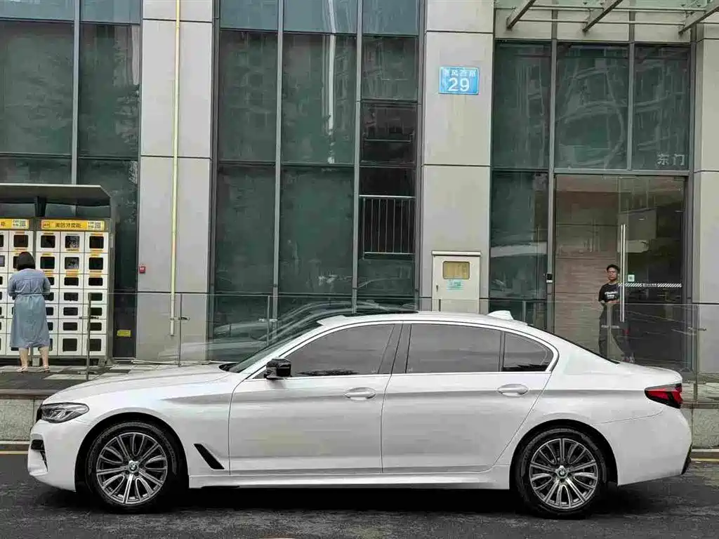 BMW 5 Series — миниатюра 2