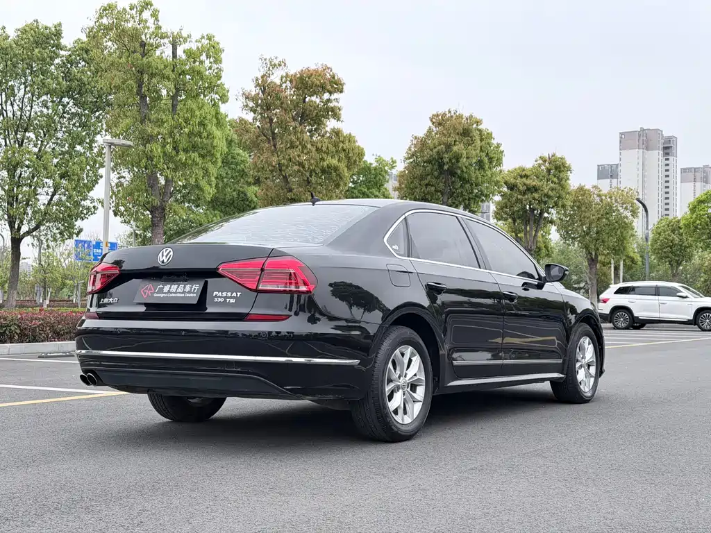 Volkswagen Passat 2017 330TSI DSG