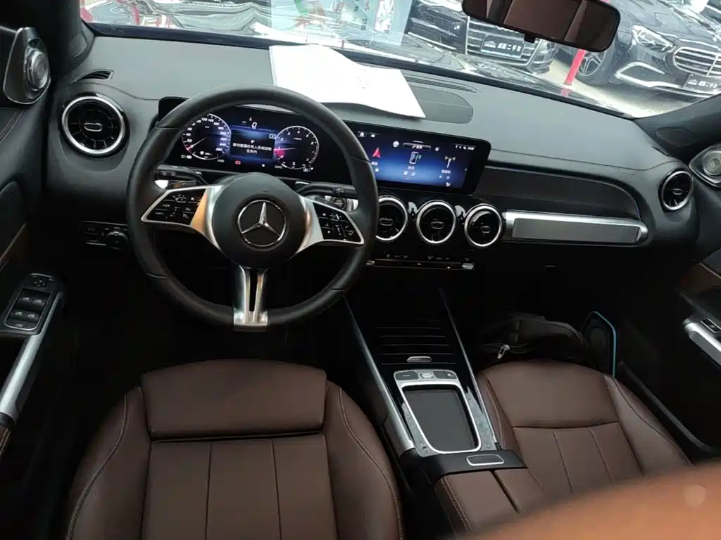 Mercedes-Benz GLB — миниатюра 10