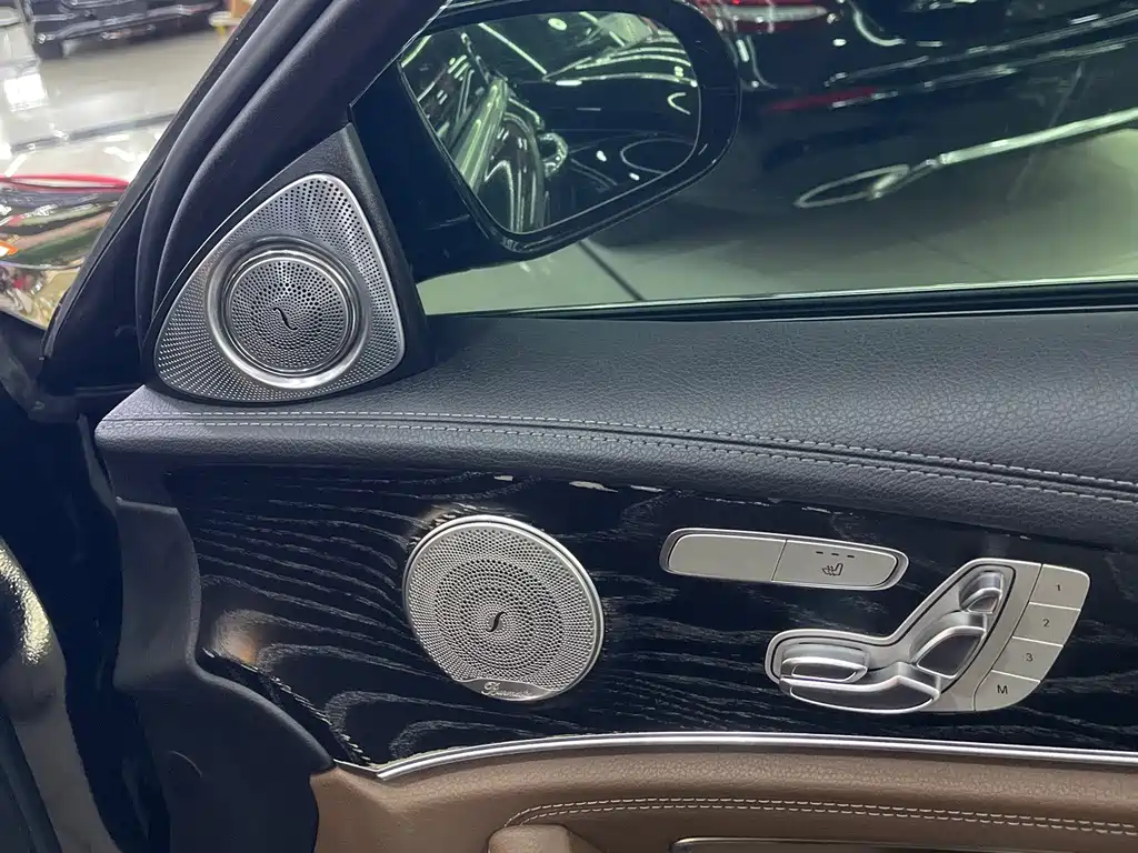 Mercedes-Benz E-Class — миниатюра 12