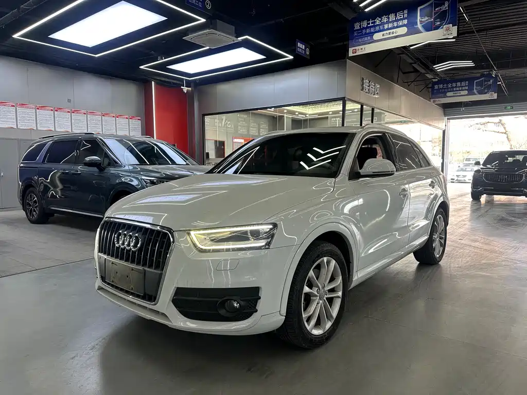 AUDI Q3