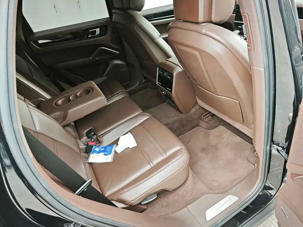 Porsche Cayenne — миниатюра 6