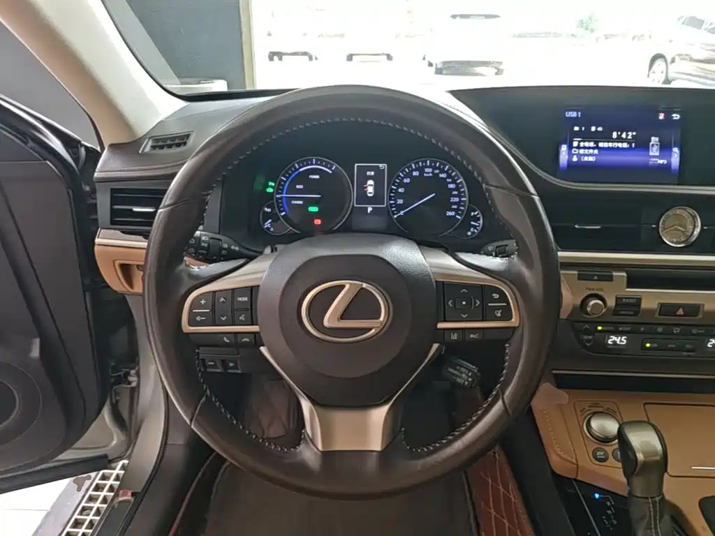 Lexus ES — миниатюра 11