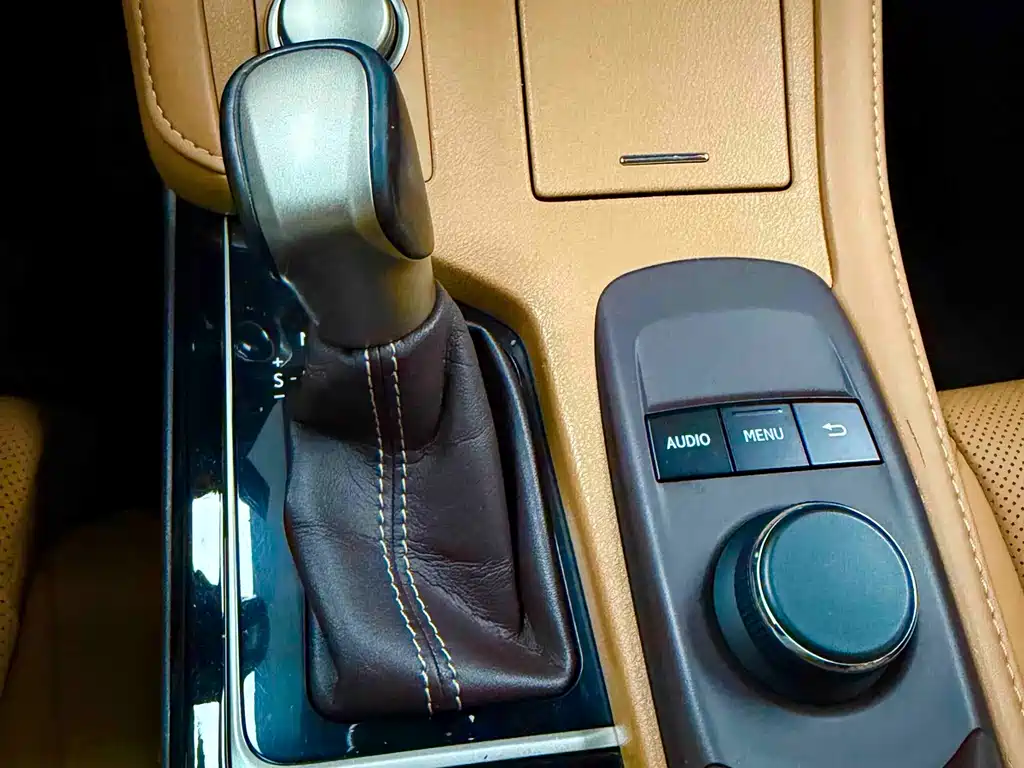 Lexus ES — миниатюра 13
