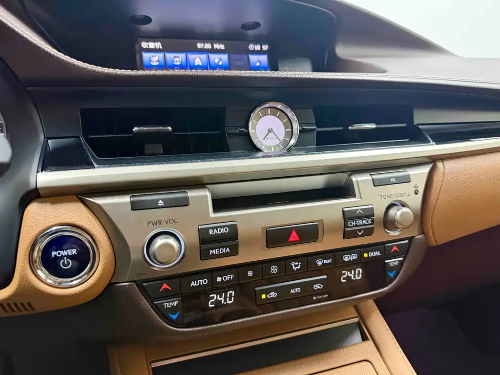 Lexus ES — миниатюра 15