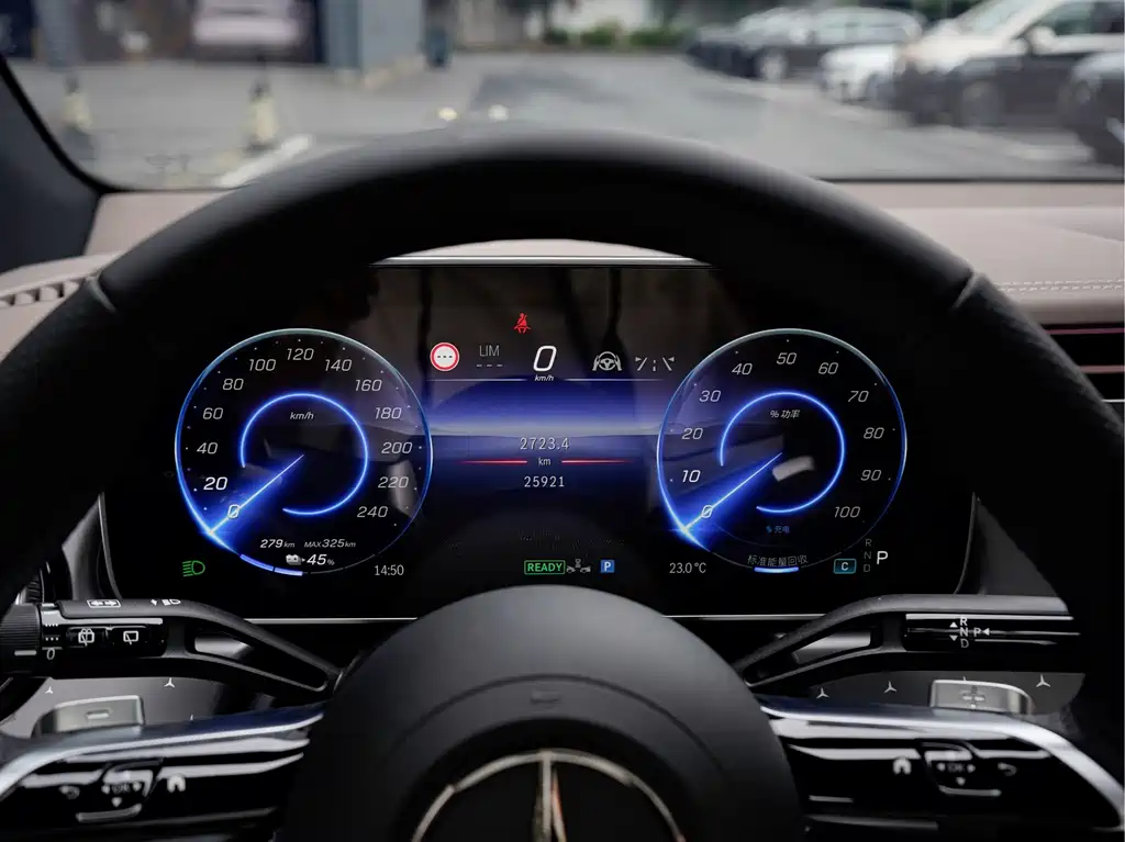 Mercedes-Benz EQE SUV — миниатюра 9