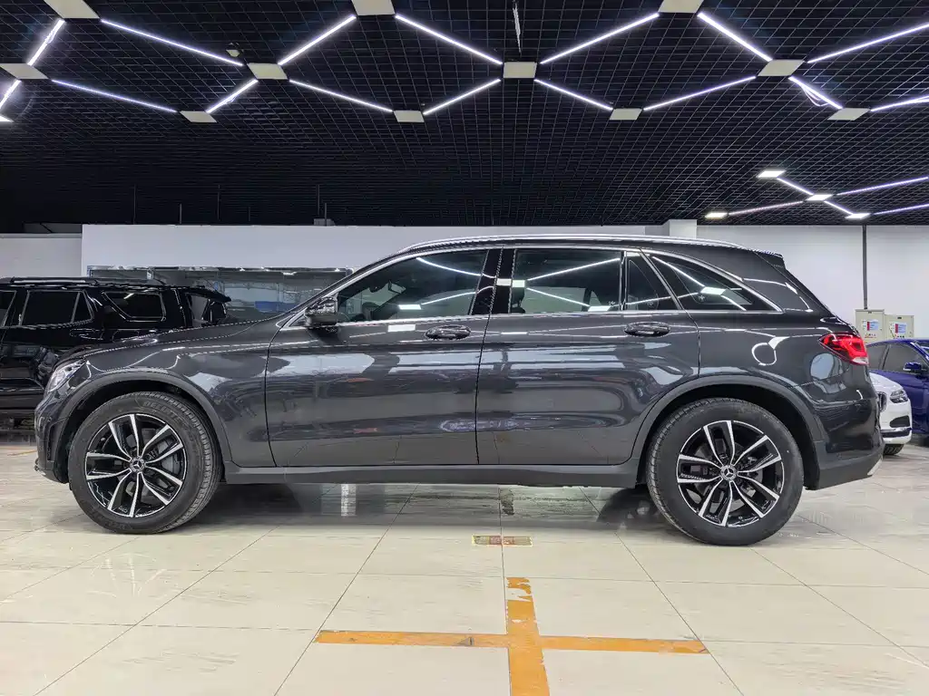 MERCEDES-BENZ GLC