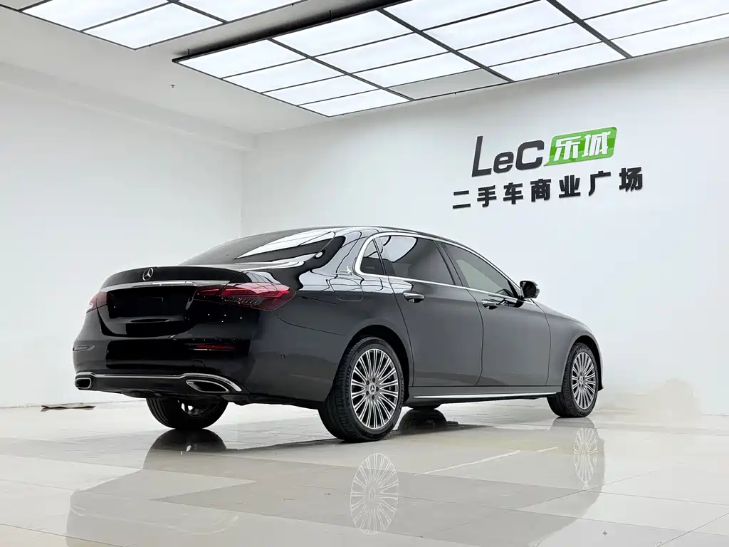Mercedes-Benz E-Class — миниатюра 13
