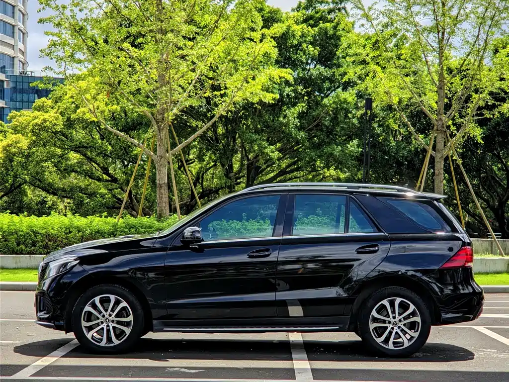 Mercedes-Benz GLE (Import) — миниатюра 3