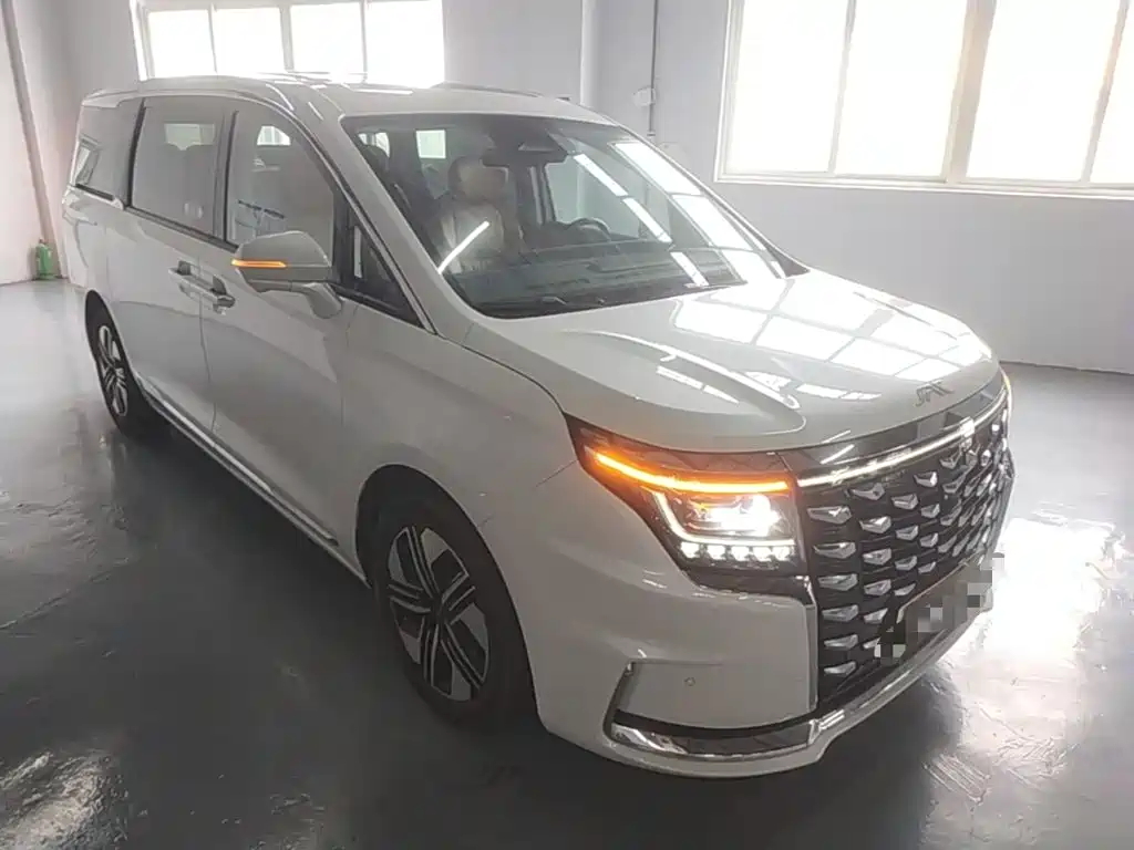 JAC Refine Refine RF8 PHEV — миниатюра 4