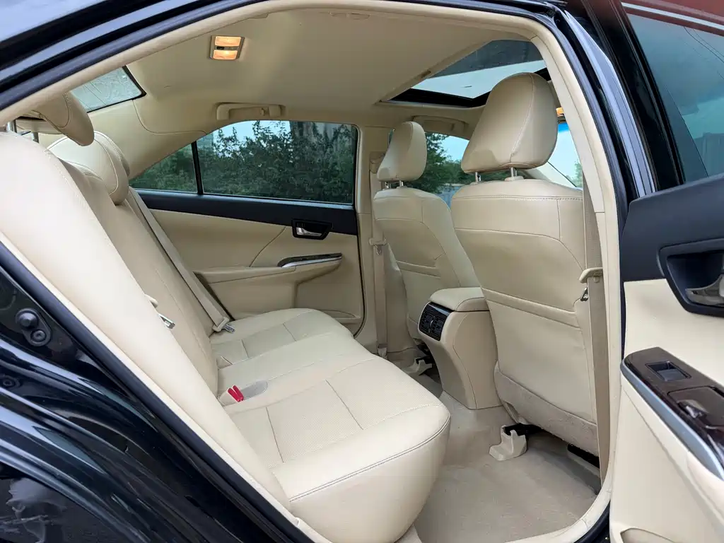 Toyota Camry — миниатюра 11