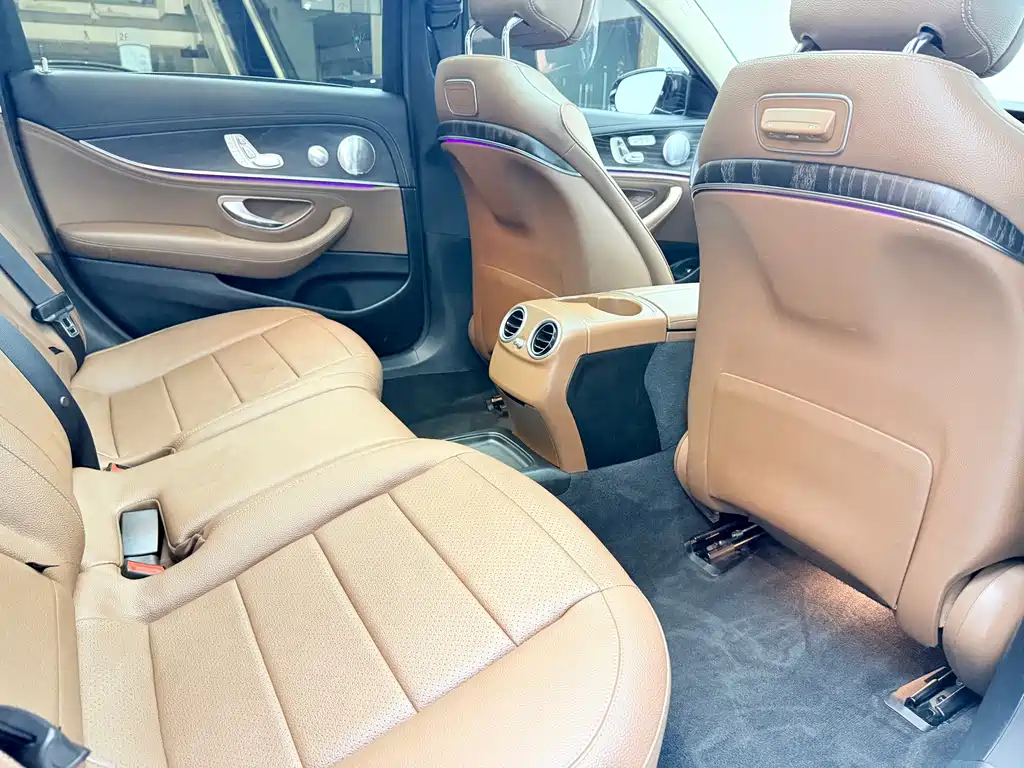 Mercedes-Benz E-Class — миниатюра 10