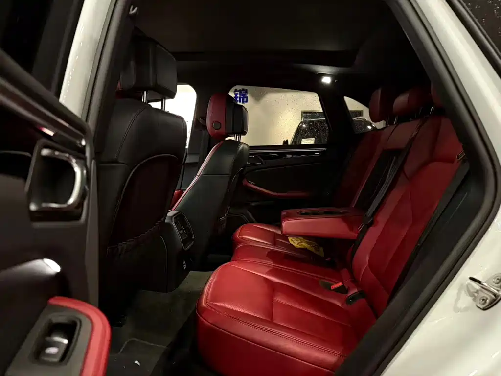 Porsche Macan — миниатюра 7