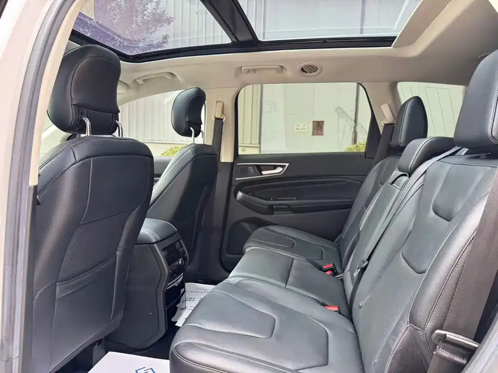 Ford Edge — миниатюра 6