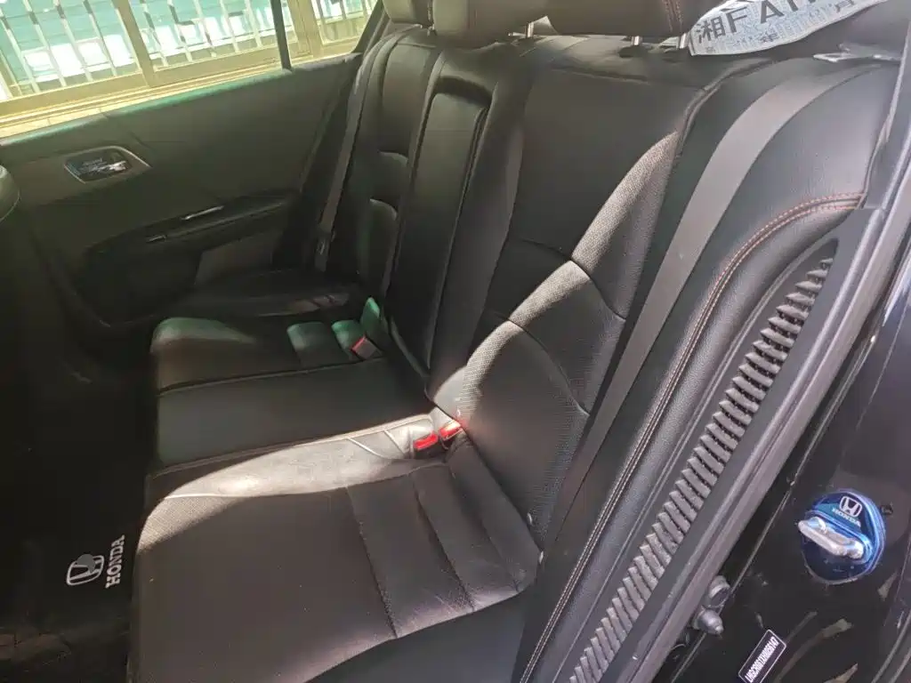 Honda Accord — миниатюра 18