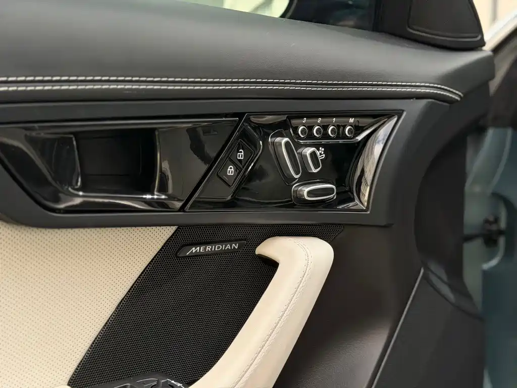 Jaguar F-TYPE — миниатюра 11